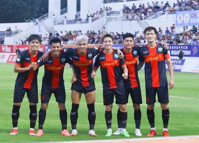 Đá gà cựa sắt và cựa dao